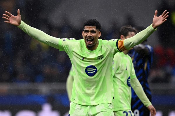 牛津配资 罗马诺：阿劳霍与巴萨解约金升至10亿欧元，此前曾下降至6000万欧